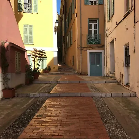 Le Petit Bateau Apartment *