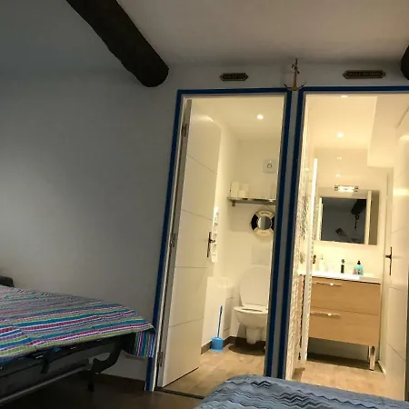 Le Petit Bateau * מנטון