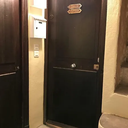 Le Petit Bateau Apartment *